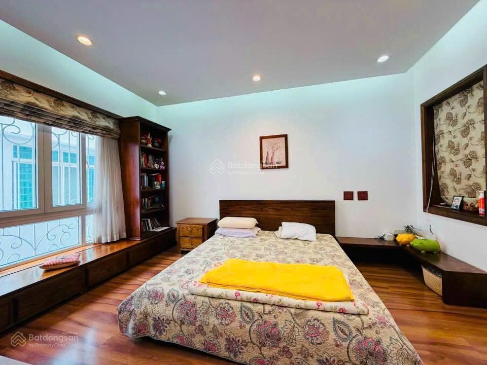 Cực hiếm nhà vô cùng đẹp hẻm ô tô quay đầu đường c1  90m2  đến ngày định cư