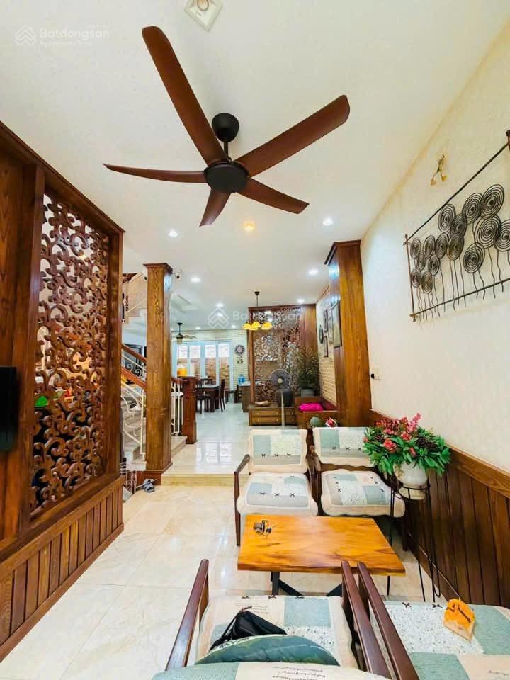 Cực hiếm nhà vô cùng đẹp hẻm ô tô quay đầu đường c1  90m2  đến ngày định cư