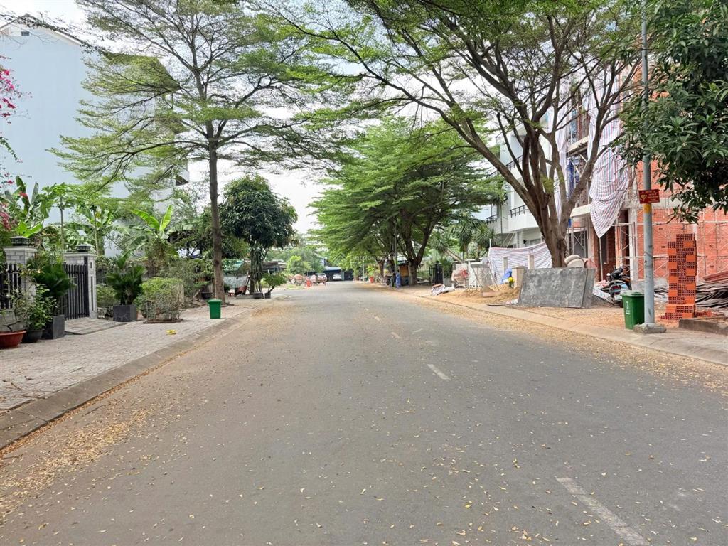 Nhà phố đường phạm trọng cầu kdc gia hòa, phước long b, tp thủ đức. dt 133m2, giá bán 18,3 tỷ tl