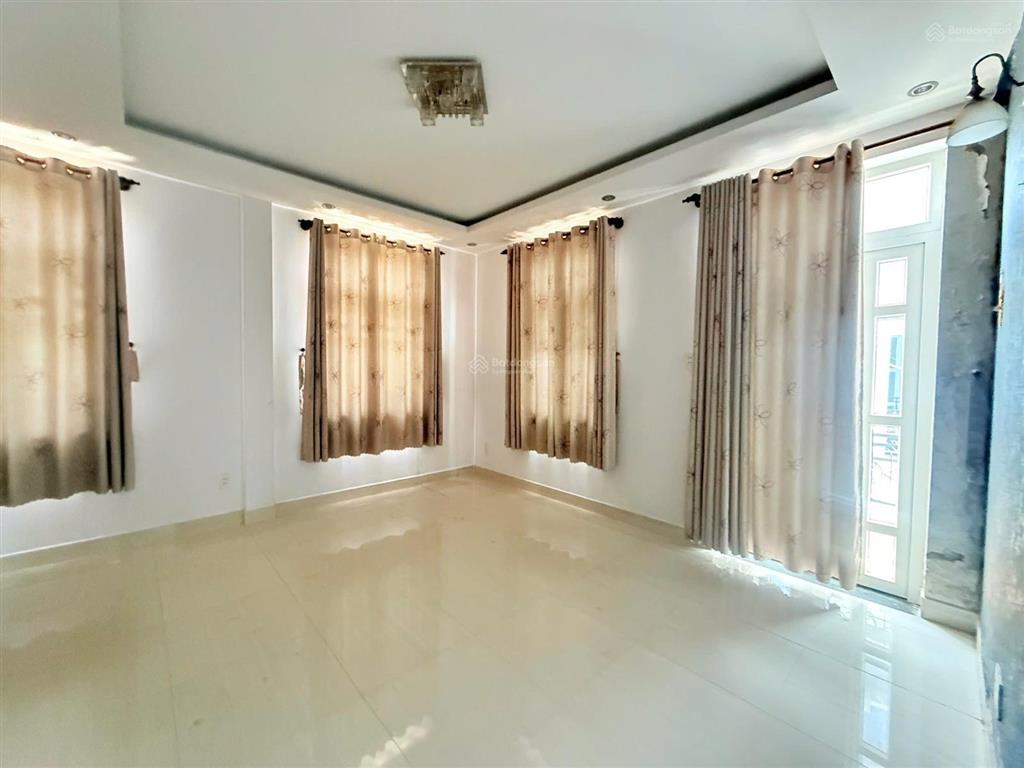 Biệt thự kdc khang điền
dt 200m2(8x25)m
giá 20 tỷ