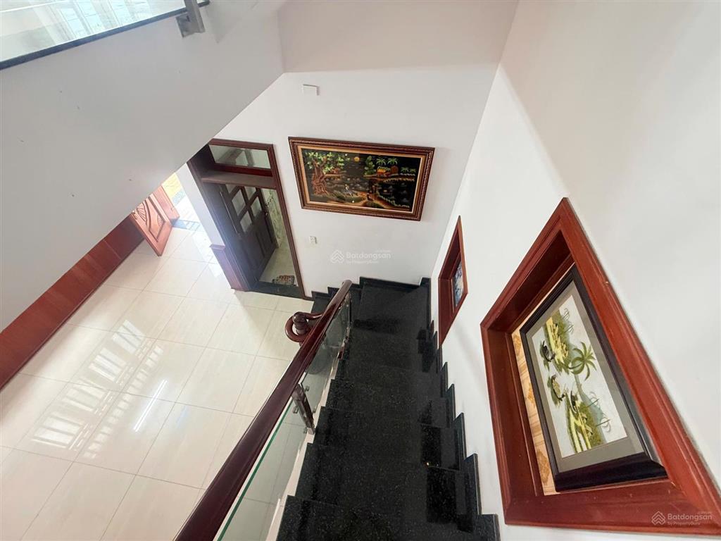 Biệt thự kdc khang điền
dt 200m2(8x25)m
giá 20 tỷ