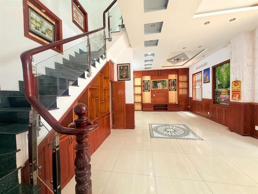 Biệt thự kdc khang điền
dt 200m2(8x25)m
giá 20 tỷ