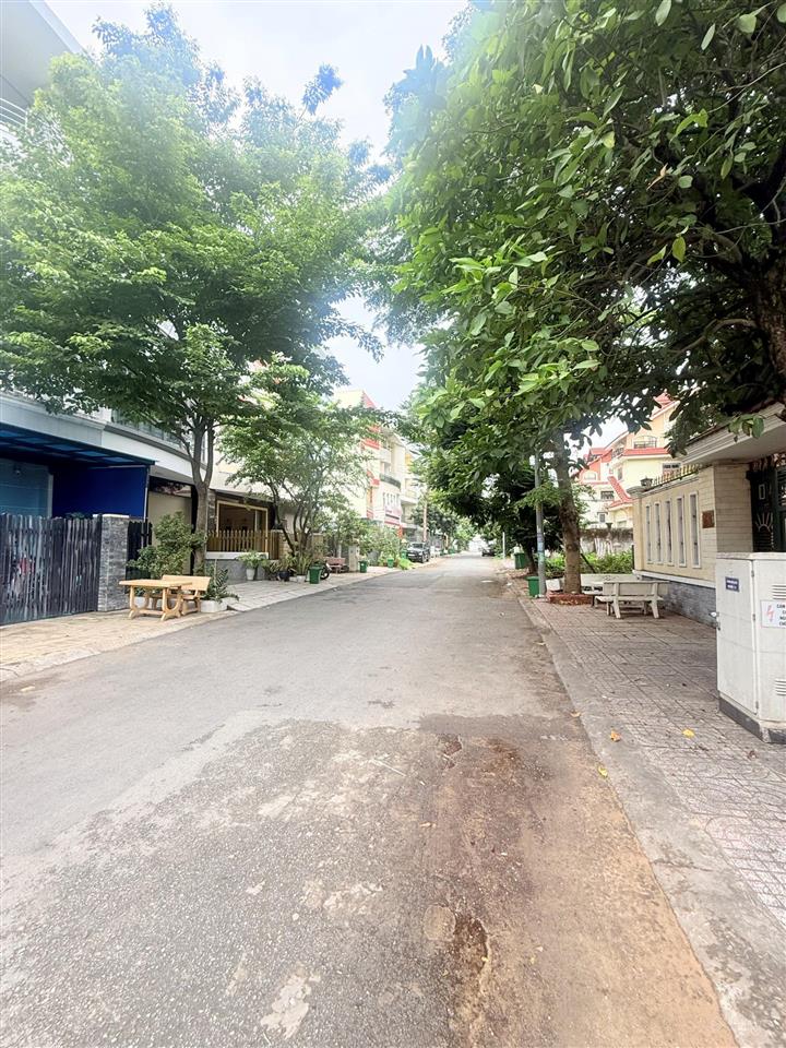 Cho thuê nhà phố 200m2, 4pn, 5wc tại đường 11, p. phước long, hồ chí minh, giá 22 triệu/1 tháng