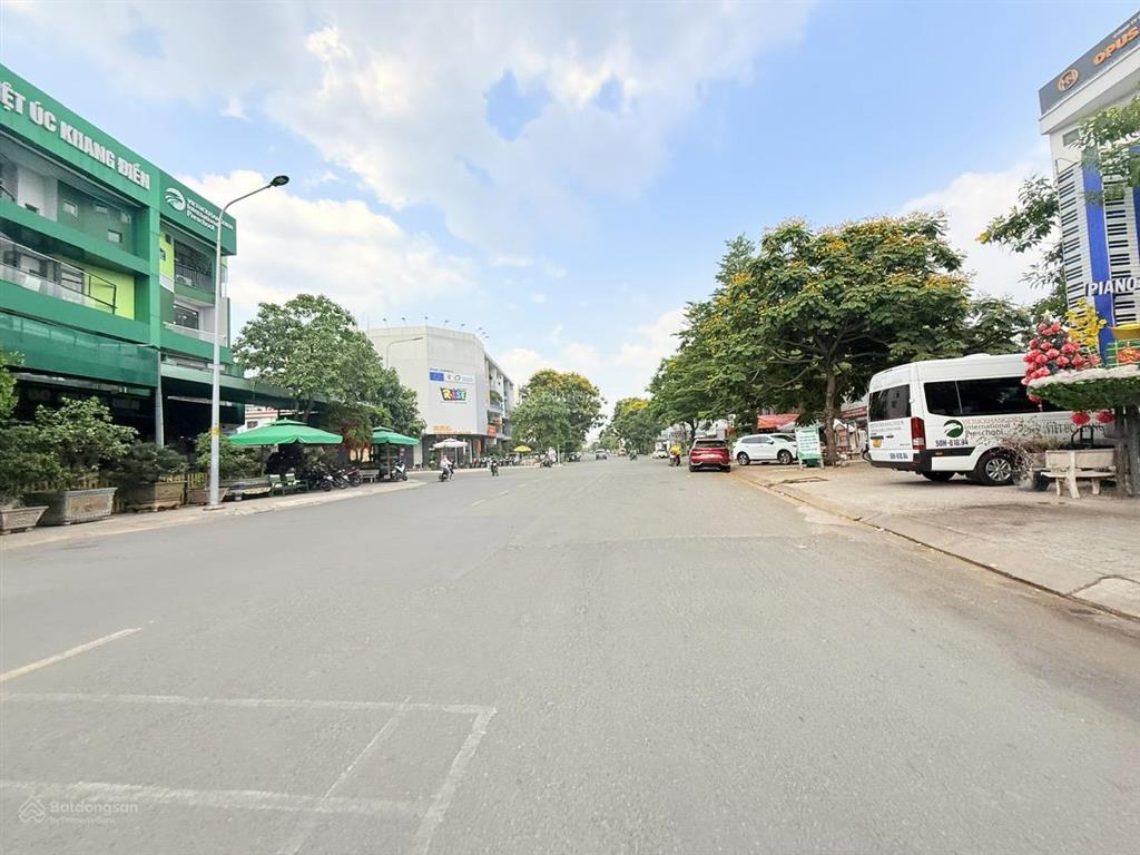 Nhà 1 trệt 2 lầu sân thượng, mặt tiền huy cận, phường phước long, tphcm. dt 175m2/giá bán 30 tỷ