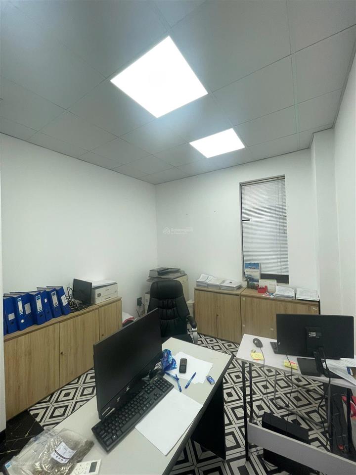 Chính chủ cho thuê văn phòng 35m2 giá 6tr ngã tư vạn phúc tố hữu, 0937 936 ***