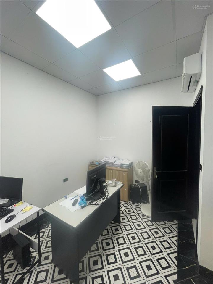 Chính chủ cho thuê văn phòng 35m2 giá 6tr ngã tư vạn phúc tố hữu, 0937 936 ***