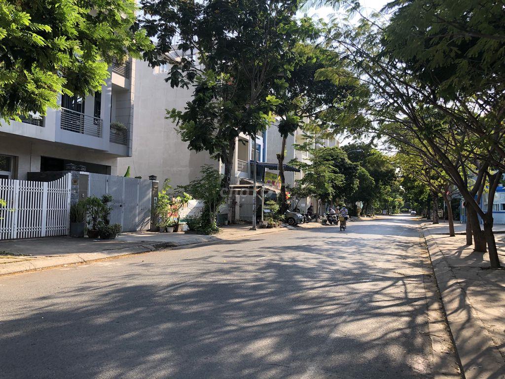 Bán lô đất mặt tiền đường 16m KDC SADECO Phước Kiển 4.5x17 sổ hồng