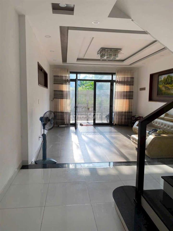 Nhà Phố 3 tầng 5 phòng ngủ 6 tolet sổ hồng chính chủ