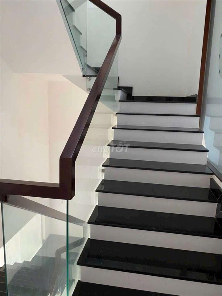 Nhà Phố 3 tầng 5 phòng ngủ 6 tolet sổ hồng chính chủ
