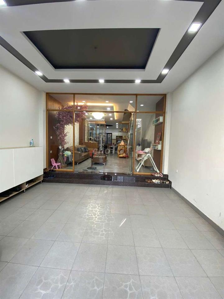Nhà Phố trệt + 3 lầu. 5 phòng ngủ. 6 tolet. sổ hồng hoàn công