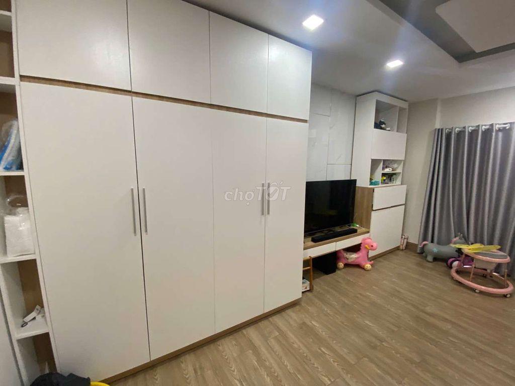 Nhà Phố trệt + 3 lầu. 5 phòng ngủ. 6 tolet. sổ hồng hoàn công