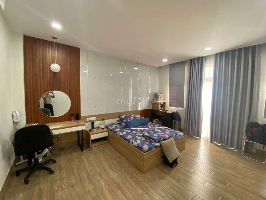 Nhà Phố trệt + 3 lầu. 5 phòng ngủ. 6 tolet. sổ hồng hoàn công