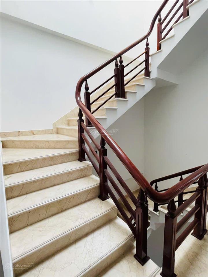 Cho thuê nhà đẹp 4 tầng mặt tiền đường trần thị lý, đà nẵng