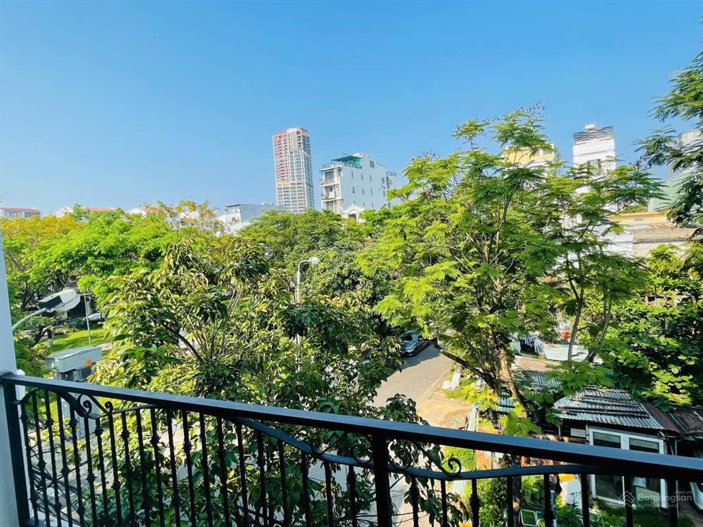 Cho thuê nhà đẹp 4 tầng mặt tiền đường trần thị lý, đà nẵng