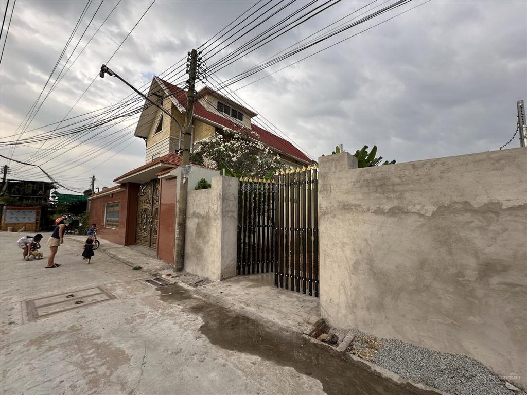 Nhà đất 2 mt 7x21, cách đường hùng vương 50m, cách phà 4km