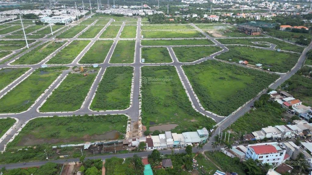 Cần bán 1 nền phố giá rẻ, giải quyết việc gia đình