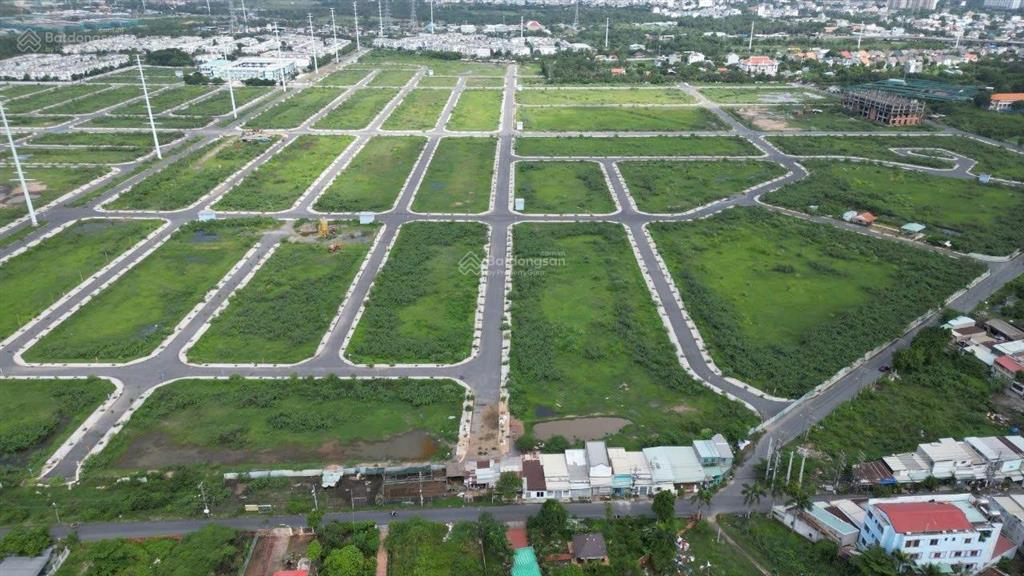 Cần bán 1 nền phố giá rẻ, giải quyết việc gia đình