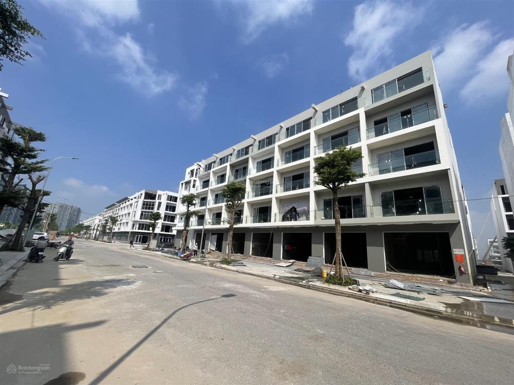 Cần bán gấp lô xẻ khe 75m2 da tq5 trâu quỳ, xây 5 tầng đường 17m view hồ 31ha