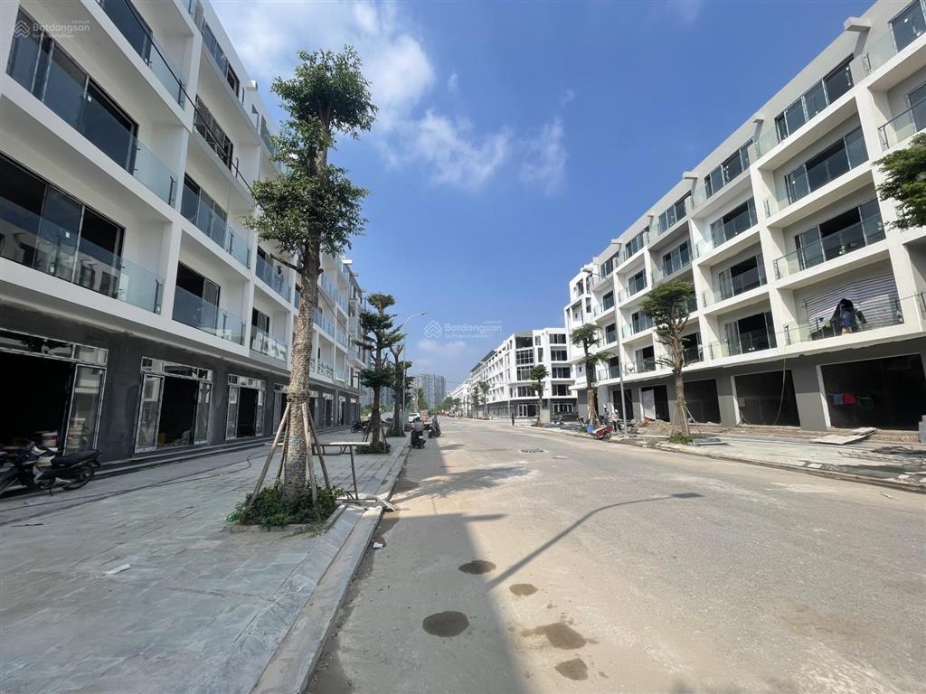 Cần bán gấp lô xẻ khe 75m2 da tq5 trâu quỳ, xây 5 tầng đường 17m view hồ 31ha