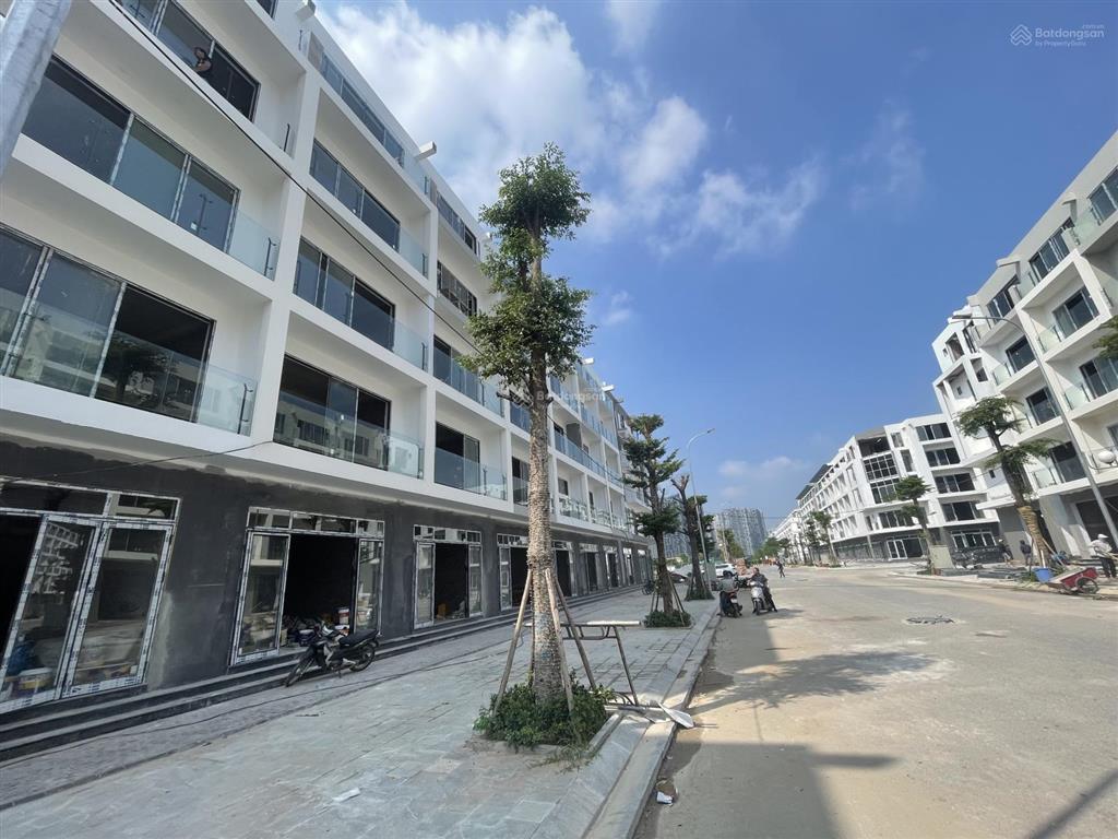 Cần bán gấp lô xẻ khe 75m2 da tq5 trâu quỳ, xây 5 tầng đường 17m view hồ 31ha