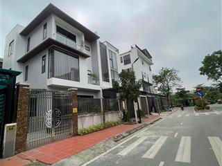 Cần bán gấp btsl hoa viên dtich 198m / mt 10m nội thất xịn view công viên giá đầu tư