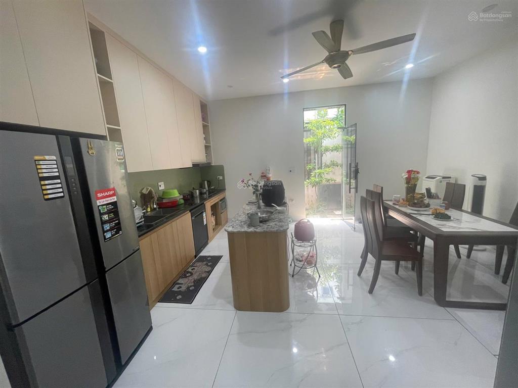 Cần bán gấp btsl hoa viên diện tích 198m² / mặt tiền 10m nội thất xịn view công viên giá đầu tư