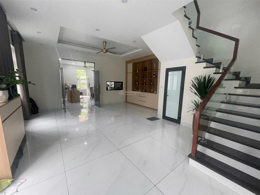 Cần bán gấp btsl hoa viên diện tích 198m² / mặt tiền 10m nội thất xịn view công viên giá đầu tư