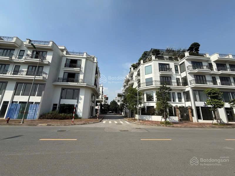 Cần bán gấp lô lk da metropolitan diện tích 80m / mt 5m đường 22m. sổ đỏ cất két sẵn giao dịch