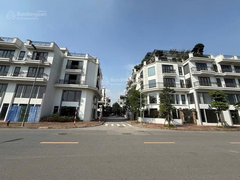 Cần bán gấp lô lk da metropolitan diện tích 80m / mt 5m đường 22m. sổ đỏ cất két sẵn giao dịch