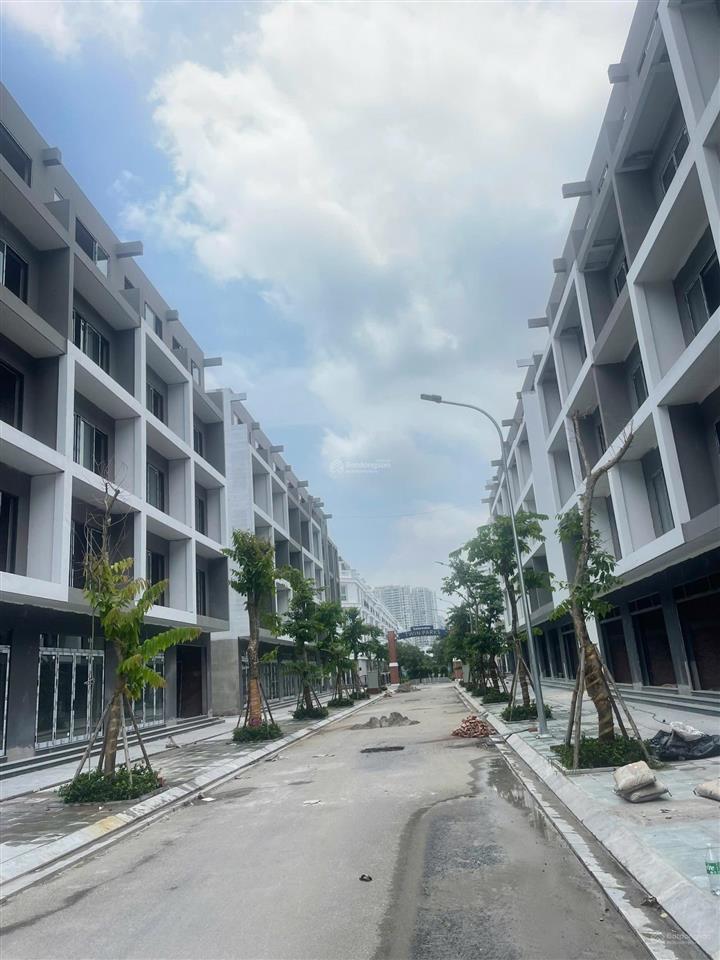 Cần bán gấp lk diện tích 75m2 / mt 5m xây thô hoàn thiện mặt ngoài 5 tầng giá đầu tư