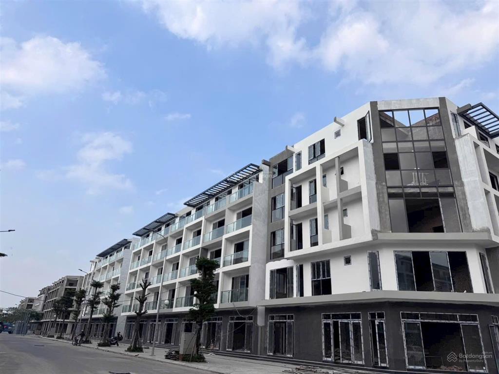 Cho thuê miễn phí 02 năm liền kề 75m xây 05 tầng đường rộng 22m, hỗ trợ hoàn thiện tầng 1