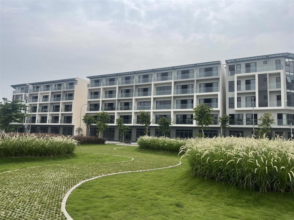 Cần bán gấp liền kề dt 81,7m2 / mt 5m xây 5 tầng view trực diện công viên giá tốt