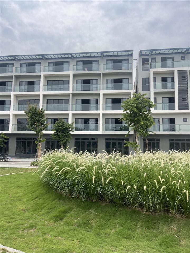 Cần bán gấp liền kề dt 81,7m2 / mt 5m xây 5 tầng view trực diện công viên giá tốt