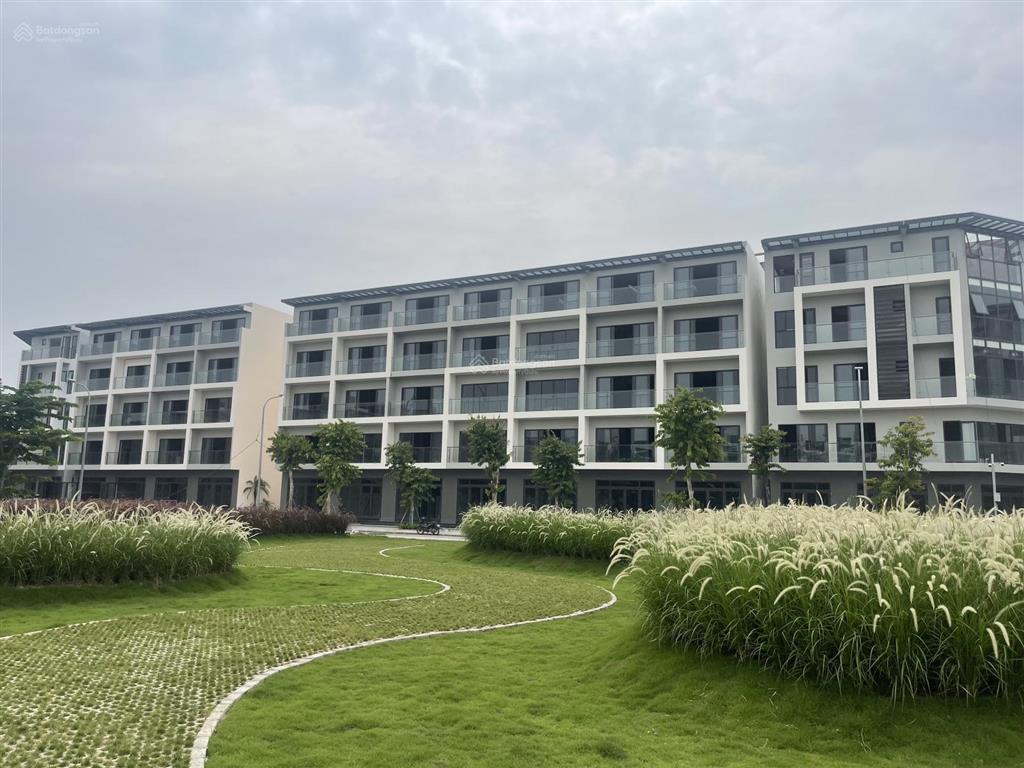Cần bán gấp liền kề dt 81,7m2 / mt 5m xây 5 tầng view trực diện công viên giá tốt