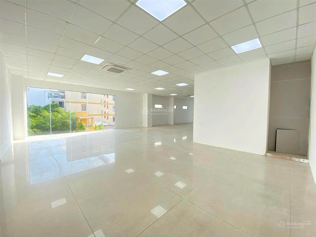 Cho thuê văn phòng 150m2 không cột tân bình