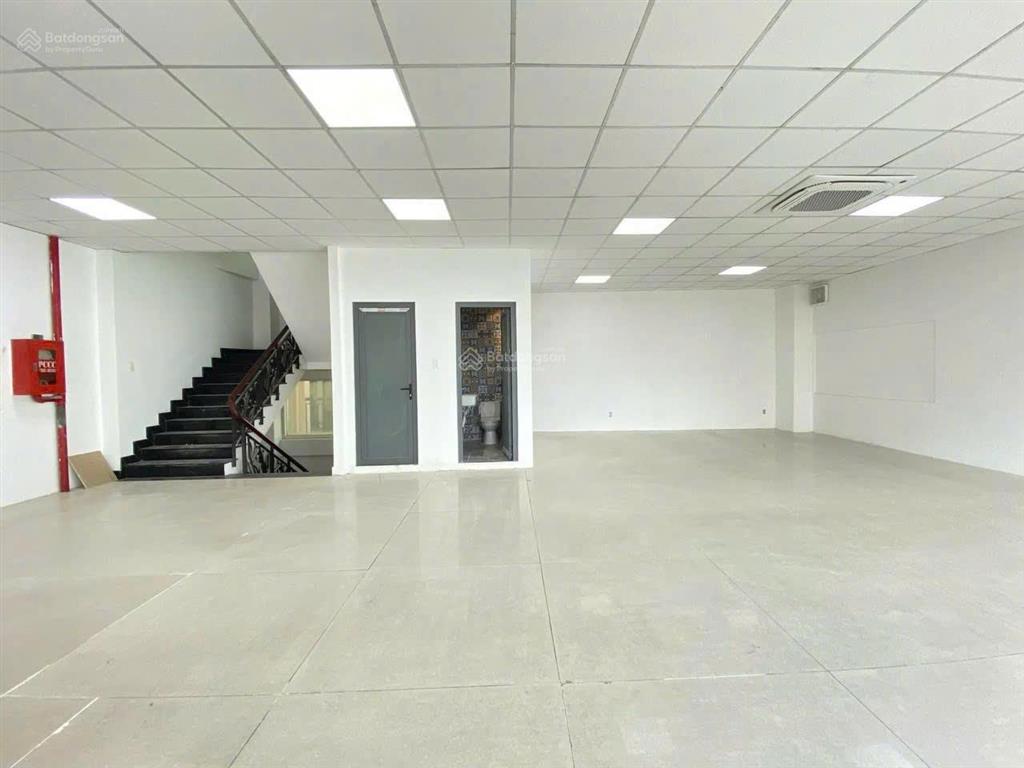 Cho thuê văn phòng 150m2 không cột tân bình