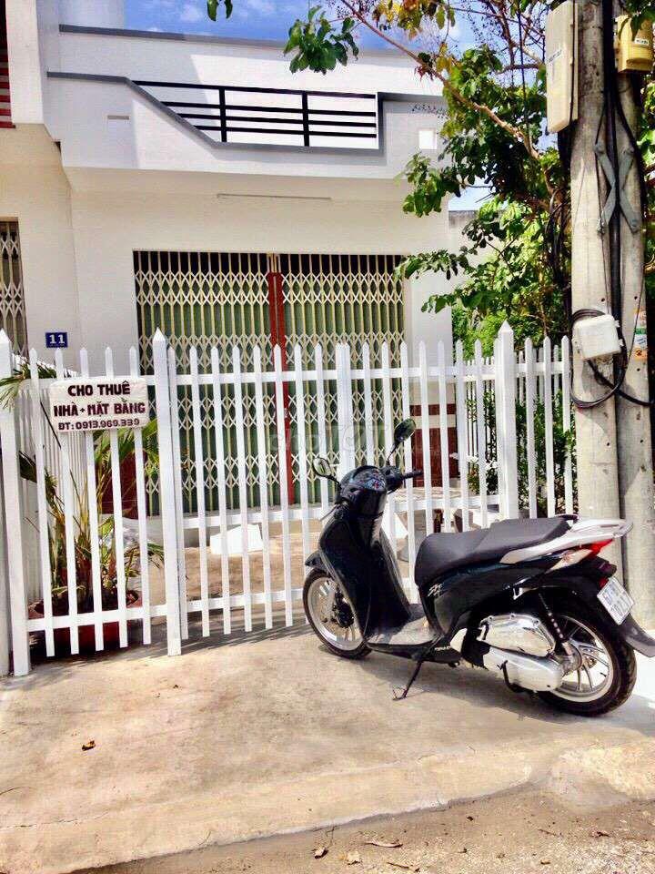 cho thuê nhà mặt tiền ngay ngã tư đường Lạc Long Quân - Lý bôn 