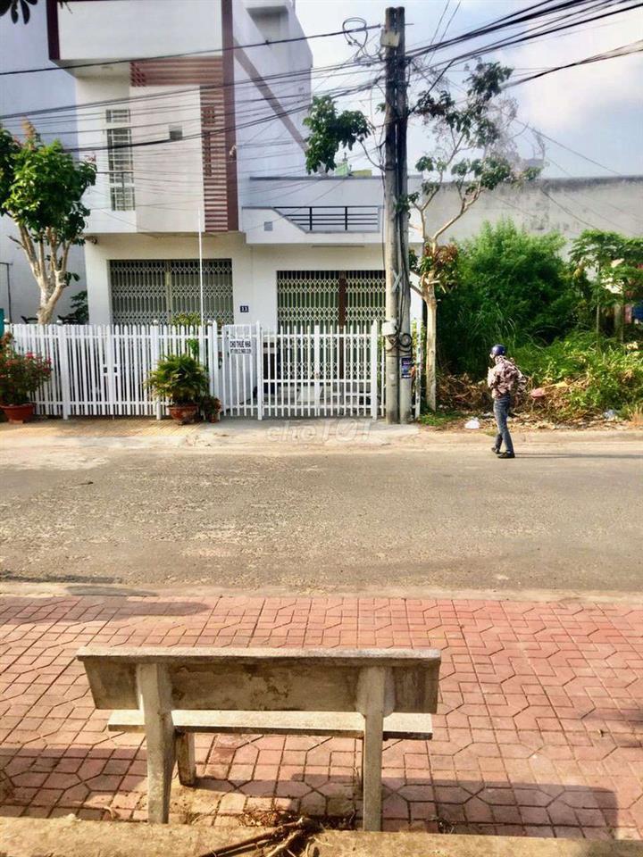 cho thuê nhà mặt tiền ngay ngã tư đường Lạc Long Quân - Lý bôn 