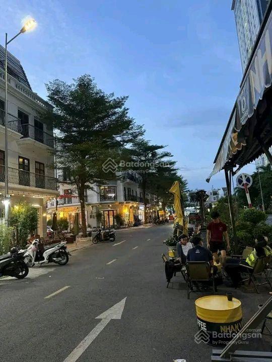 Bán căn shophouse góc 2mt vị trí đẹp đối diện 2 cụm chung cư charm 550 kinh doanh đắc địa