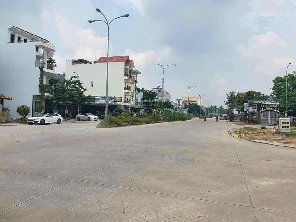 Bán lô đất 250m2 ngang 10m vị trí đẹp đường d2a, khu vincom 550
