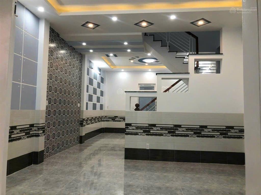 Bán căn nhà 1 trệt 1 lầu dt đất 74.7m2 ngang 5m đường thuận giao 19 giá 3.79 tỉ