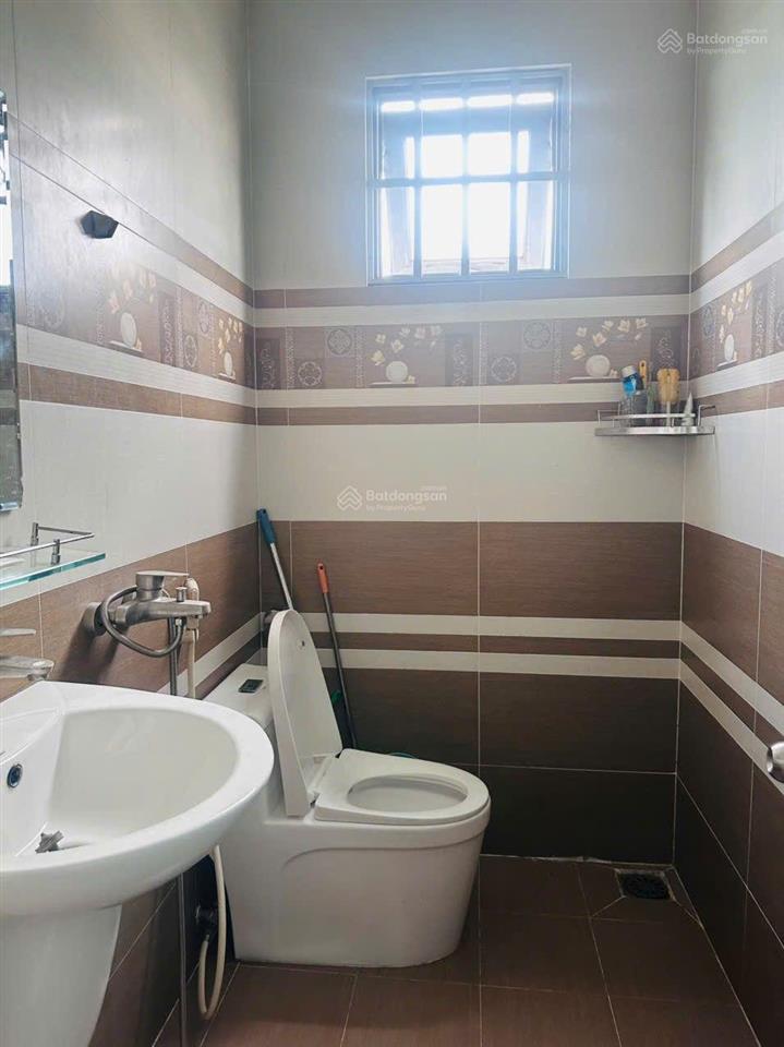 Bán căn nhà 1 trệt 1 lầu dt đất 74.7m2 ngang 5m đường thuận giao 19 giá 3.79 tỉ