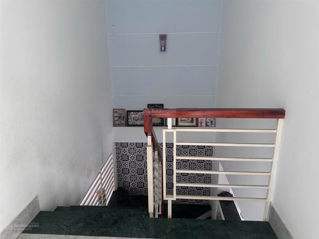 Bán căn nhà 1 trệt 1 lầu dt đất 74.7m2 ngang 5m đường thuận giao 19 giá 3.79 tỉ