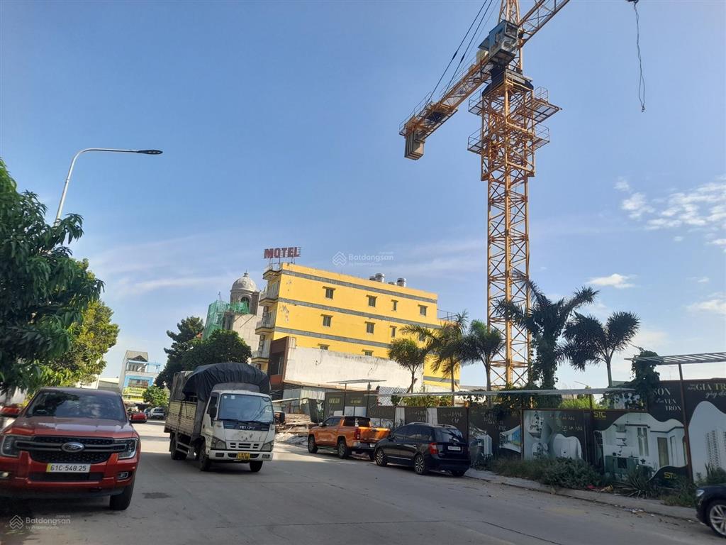 Bán lô đất 171m2 ngang 6m vị trí đẹp ngay cổng 2 cụm chung cư gần khu vinhom 550 giá cực tốt