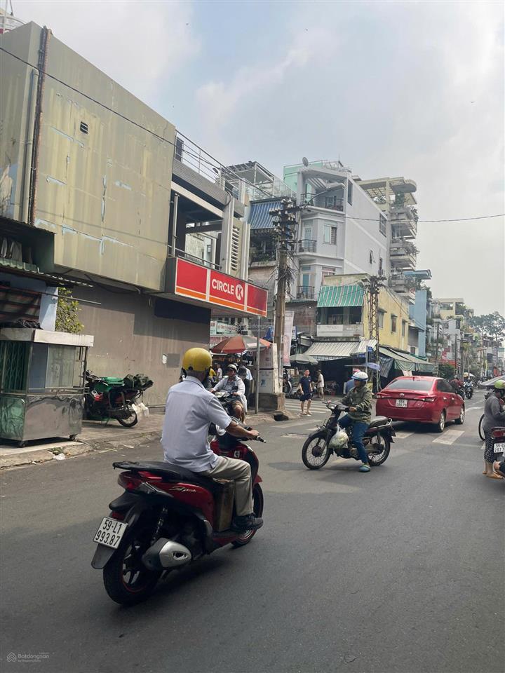 Bán nhà mặt tiền nhiêu tâm ngay trần hưng đạo q5 3 tầng chỉ 30 tỷ