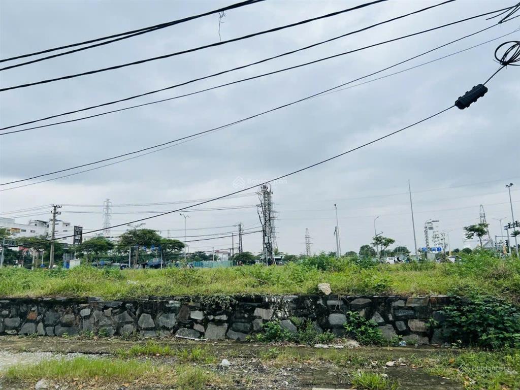 Đất lớn 3 mặt tiền, ngay ngã tư lê văn hiến  đà nẵng 3928m2 ngang 47mx83m
