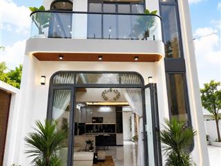 Bán nhà hóc môn. mặt đg nhựa 10m, về sân bay khoảng 8km. trang thiết bị cao cấp.
