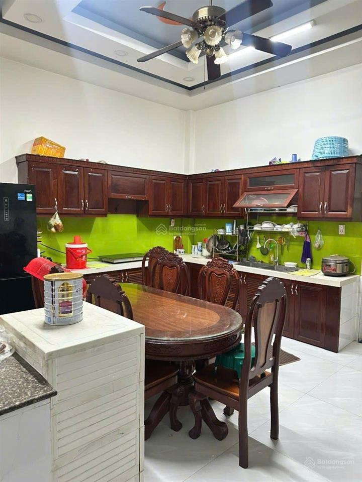 Cần bán gấp. nhà rộng thoáng, khu vip q12. gần sân bay và trung tâm thành phố.