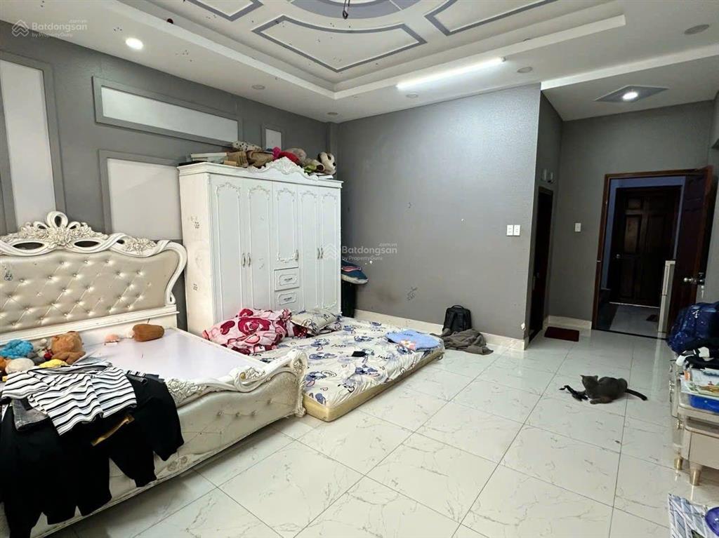 Cần bán gấp. nhà rộng thoáng, khu vip q12. gần sân bay và trung tâm thành phố.