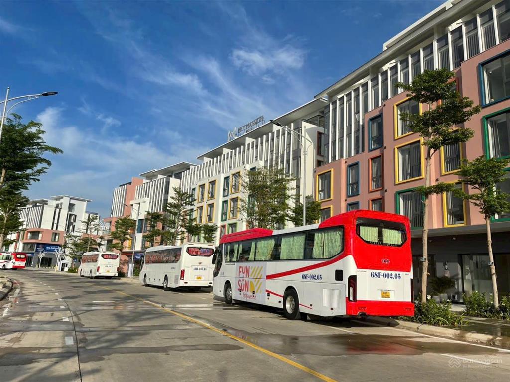 Bán khách sạn meyhomes phú quốc 2 mặt tiền, view biển, giá gốc 33 tỷ, giảm sâu còn 27,2 tỷ